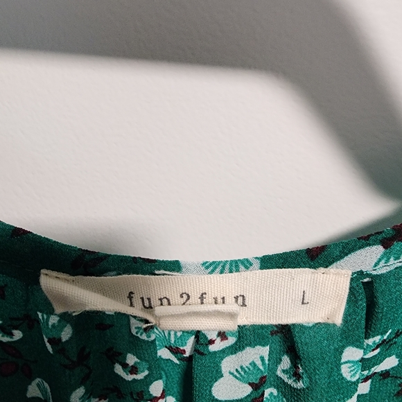 Fun2Fun size Large top - Picture 2 of 3